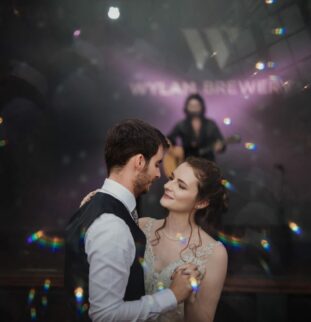 Wylam Brewery : Laura and James' Fun Loving Wedding Celebration